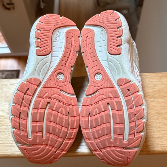 Brooks Glycerin 20 W’s Athletic Shoes - Size 6.5 Medium (B) - Picture 6 of 7
